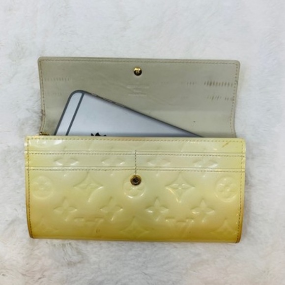Authentic preowned Louis Vuitton wallet - Picture 10 of 11